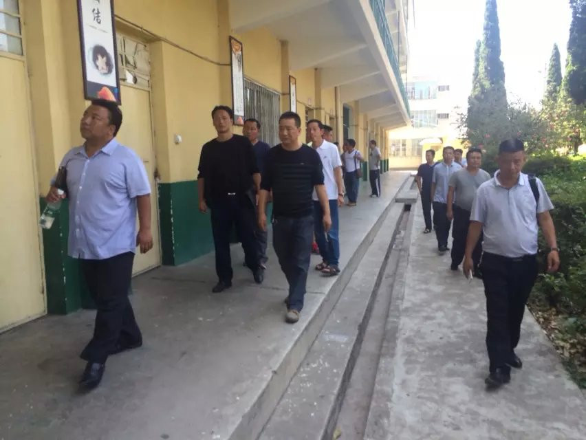美姑县教育局率校长团来我校参观指导